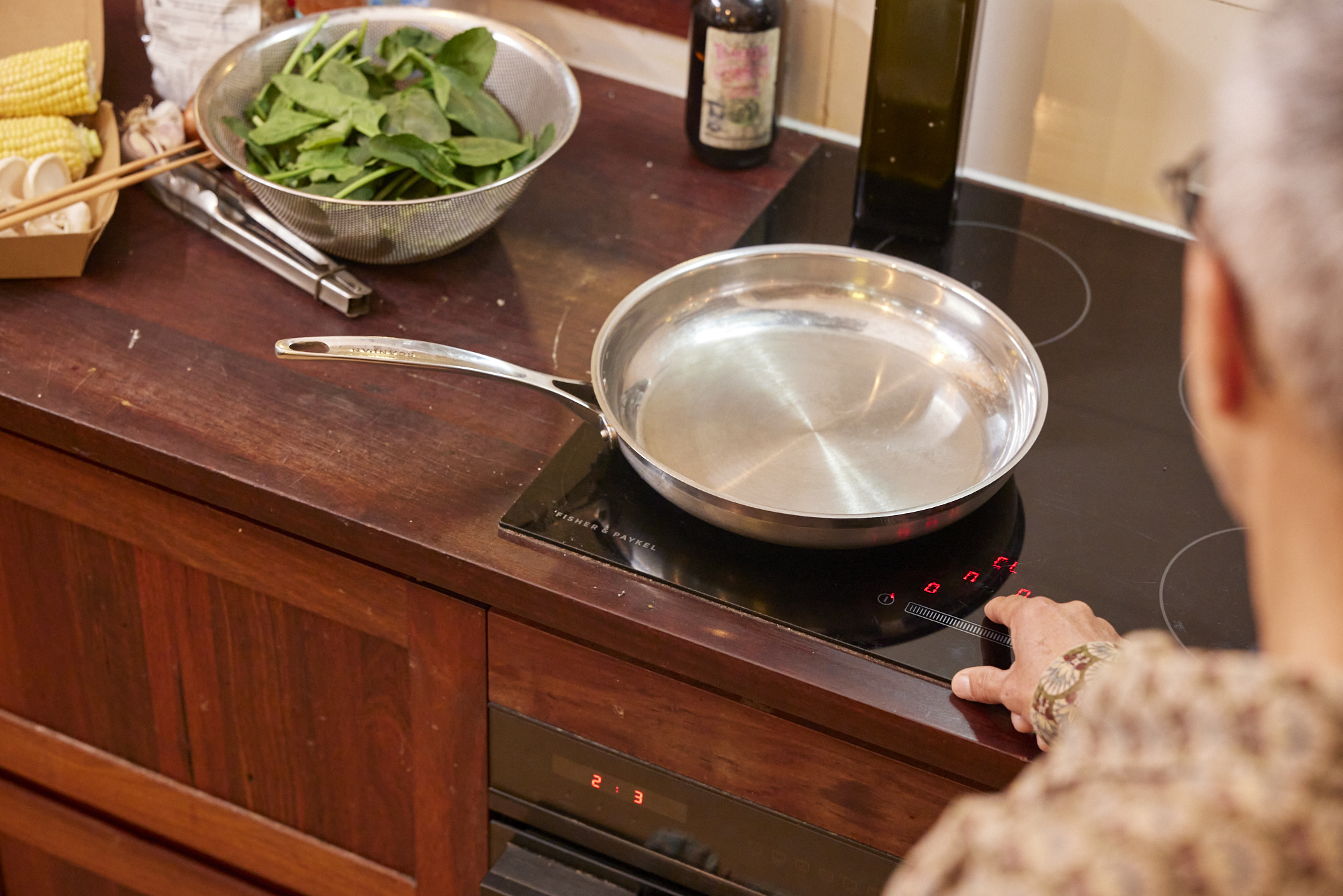 Terry cooking on induction cooker